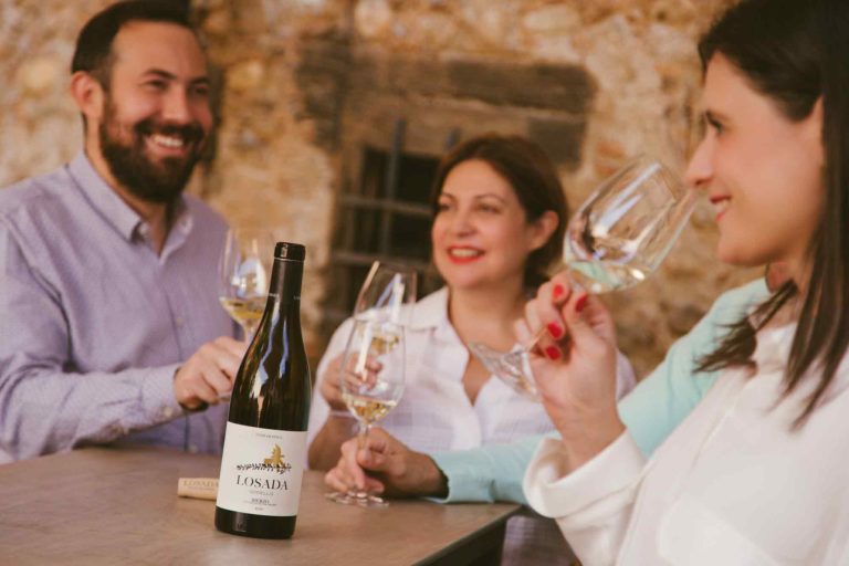 Estilo de vida – Losada Godello Amigos disfrutando del vino de Losada